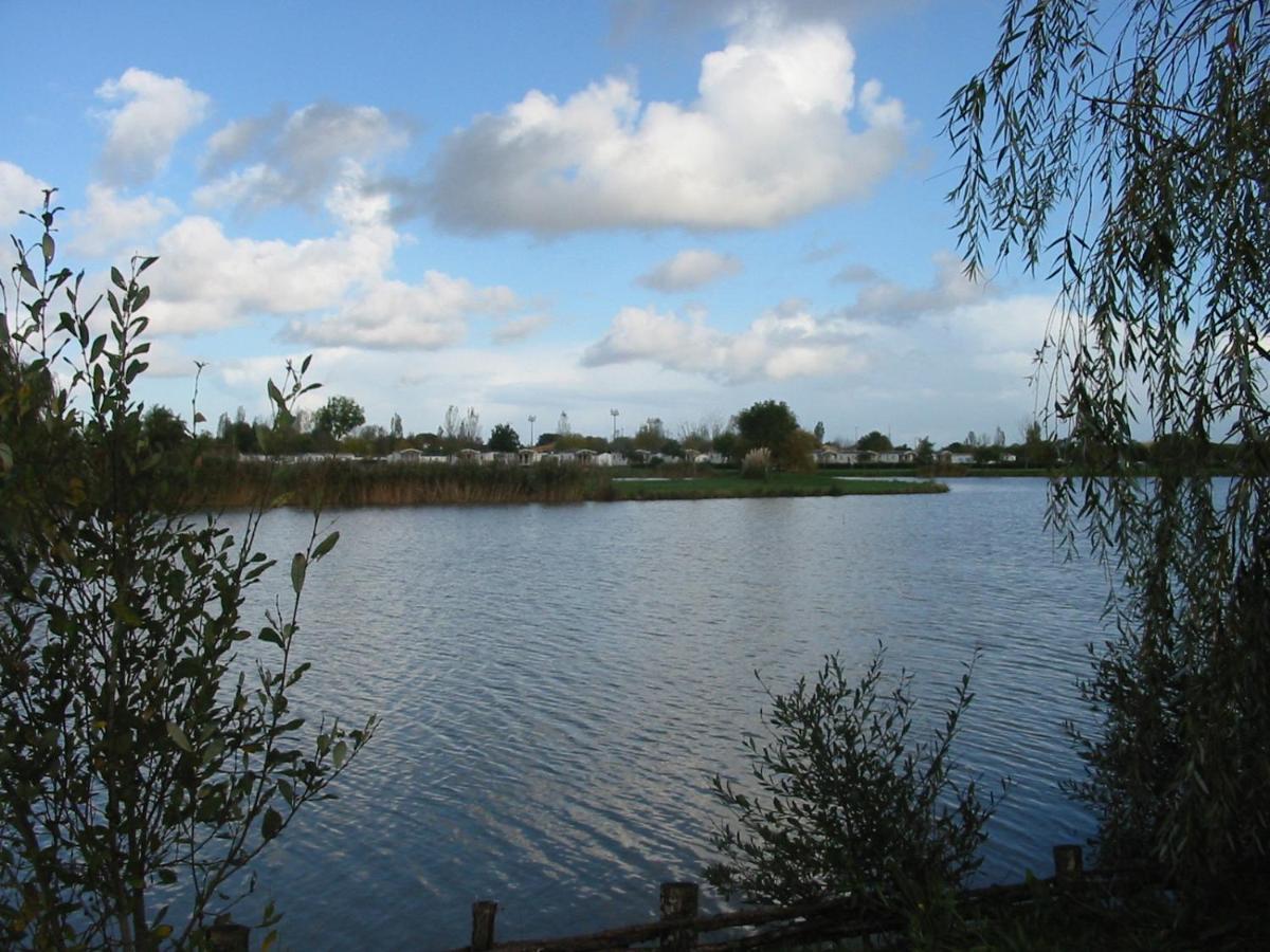 Camping Du Lac De ساوجون المظهر الخارجي الصورة